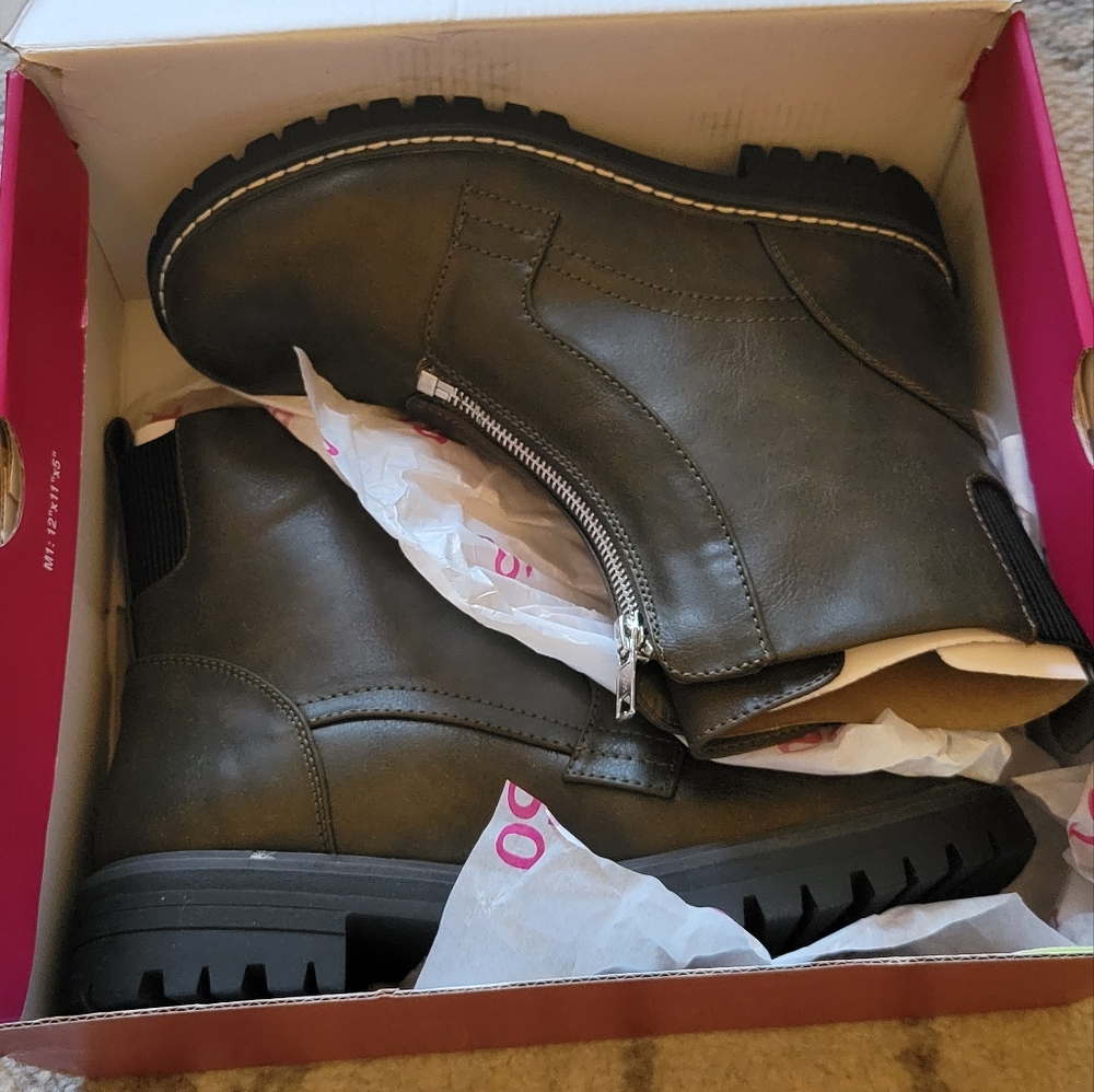 New in Box Boots combat SO® Kimberly Women's casual size 7.5